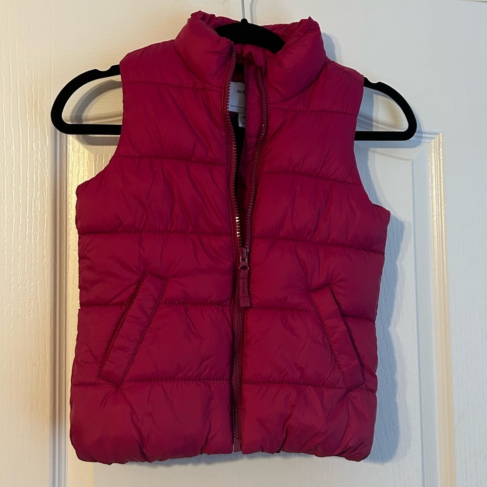 Girl’s size small (6-7) Old Navy puffer vest